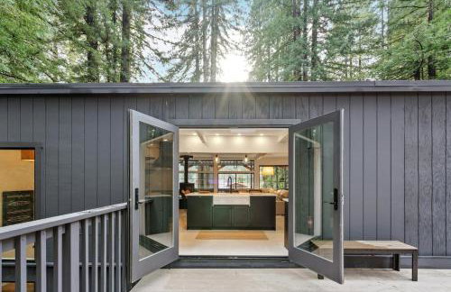 Relaxing Home Among The Redwoods - Dog-Friendly - Photo 7