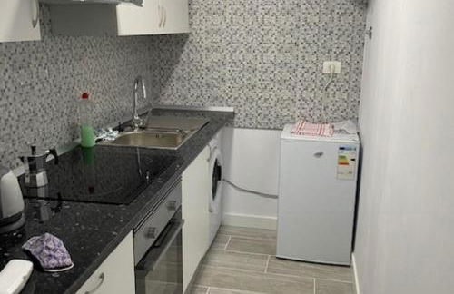 House - Sleeps 2 - Parking - Patio - Foto 5