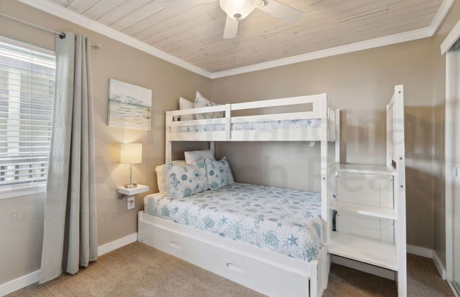 Newly Remodeled Oceanfront Condo with Salt Water Pool and Private Walkway to Beach by RedAwning - Foto 5