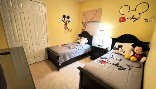 Luxurious Getaway Pool Hot Tub Theater Gym Outdoor Kitchen BBQ 2 Miles to Disney - Foto 4