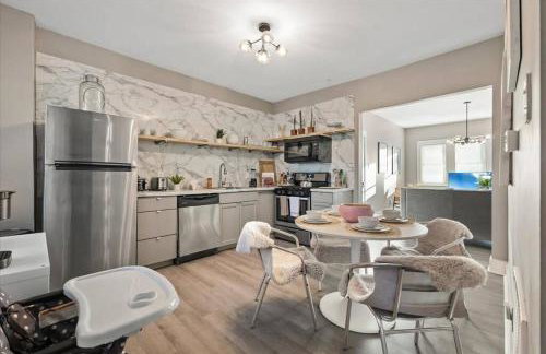 Convenient 2BR Near Convention & Hospitals - Foto 18