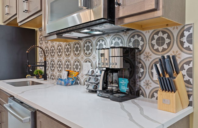 Red Brick Hideaway | JZ Vacation Rentals - Photo 16