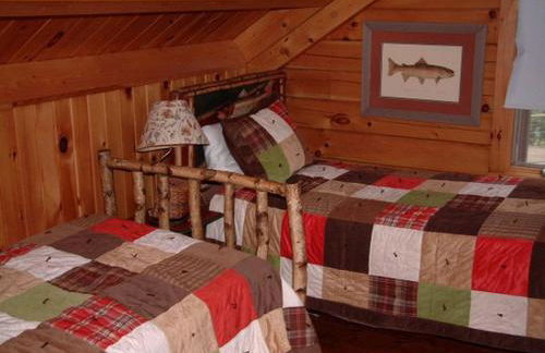 Charming Lakefront Cabin Rental with Games Room near Bangor, Maine - Foto 10