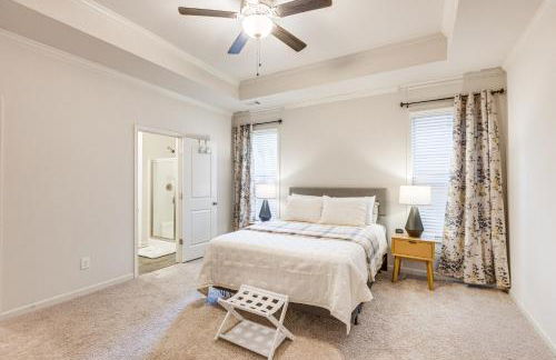 1 Mi to Lake Lanier Modern Home with Patio and Yard! - Foto 10