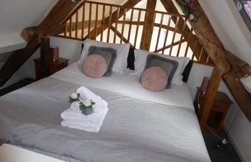 Romeo Cottage - Sleeps 4 - Open Plan Barn - Private Hot Tub & Garden - Foto 7
