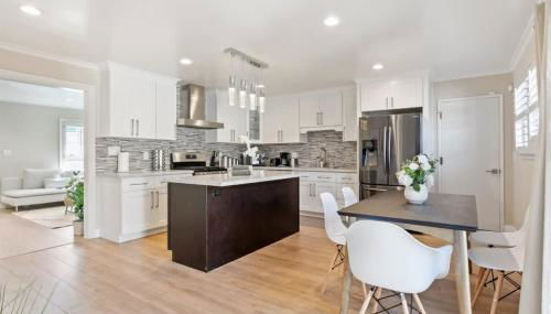 Marbella Lane - Modern Refreshing Home - Photo 4