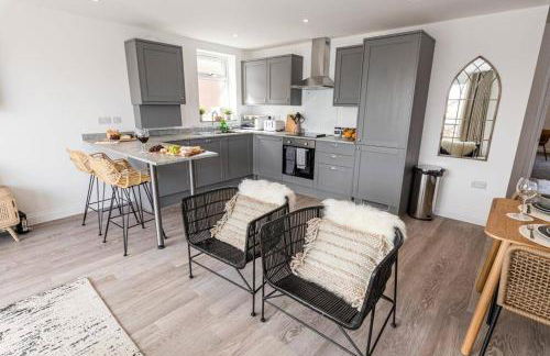 LOOKOUT by BOURNECOAST - A Stylish Flat with a Balcony, SEA GLIMPSES and Parking- Just a 10 Minute Walk to the Sandy Beaches - FM8405 - Photo 14