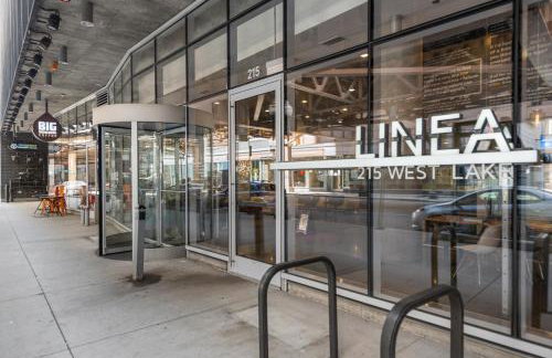 Linea Luxury Living with Indoor Pool and Rooftop Views in The Loop - Photo 7