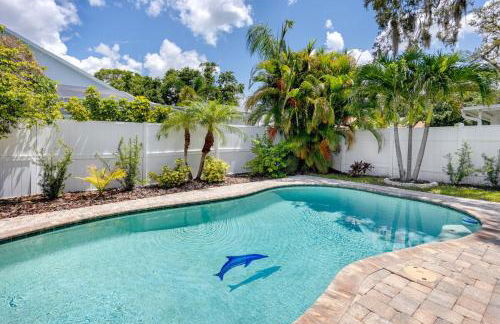 NEW! Palm Harbor Hideaway - Beautiful, Spacious 4BR Home with Amazing Pool - Foto 36