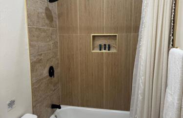 Terracotta Suite at ArnoTriplex! Hot Tub-Close to Downtown-Pet Friendly-No Pet Fee! - Foto 24