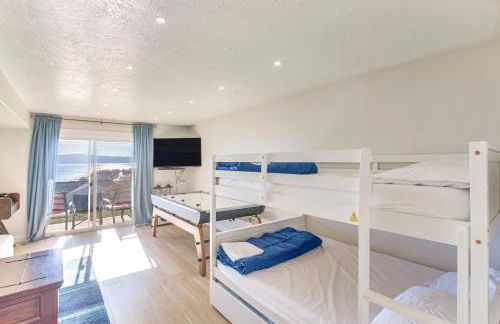 Spacious Garden City Townhome with Lake Views! - Photo 22