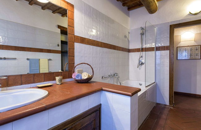 Stunning Villa With Terrace and Private Pool in Tuscan Hills - Foto 8