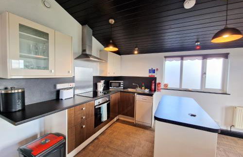 Ochil 9 with Private Hot Tub - Fife - Loch Leven - Lomond Hills - Pet Friendly - Photo 14