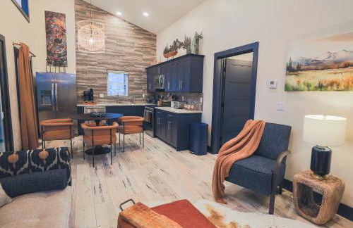 Cabin 7 (1-Bed, Modern-Luxury w. Hot Tub) - Photo 4