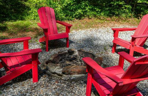 The Big Little Cabin - Hot Tub & Playground - Foto 26