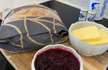 The Pelican Room-converted Cart Lodge near airport - Photo 31