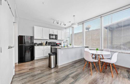 Near DT & CLE Clinic Queen Bed Wi-Fi Parking - Foto 4