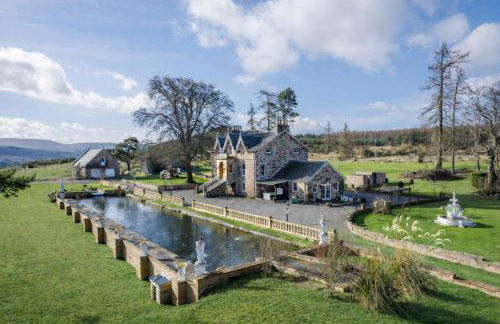 The Doune, Luxury Traditional Country House with hot tub - Photo 1
