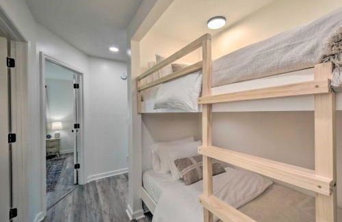 Lakefront Townville Gem with Boat Dock and Kayaks - Foto 11