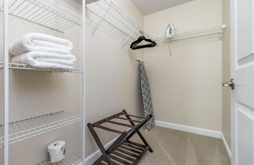 ConTemporary Stay in Central Peoria - Foto 6