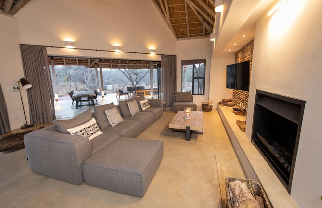 Villa Appelblaar Luxury 4 Bedroom Villa Home in the South African Bush - Photo 29