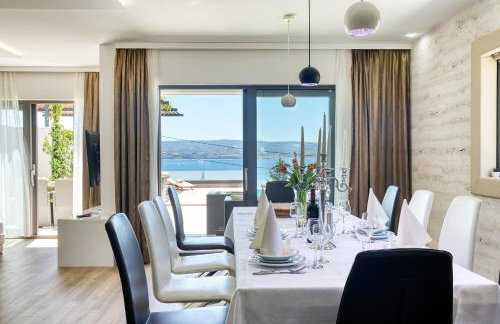 LUXURY VILLA PARADISE 120m from sandy beach, heated pool, billiard, max 12 pax - Foto 10