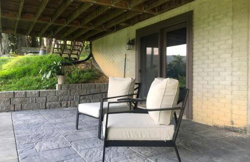 Cozy Historic Cabin with stellar view of Big Schloss - Foto 25