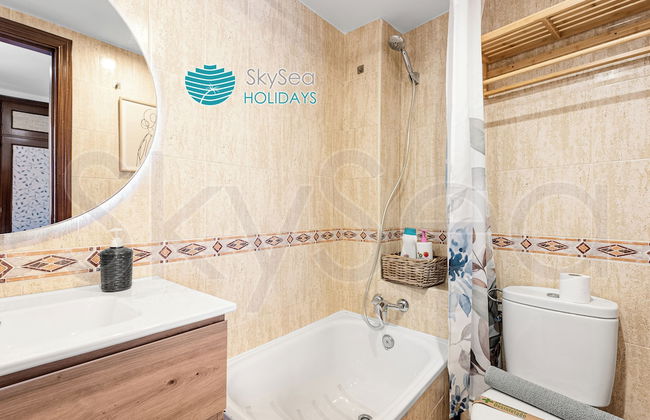 Skysea Malaga Centro frente al Rio - Photo 34