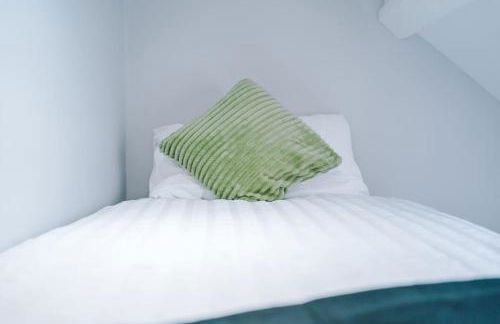 Incredible Home With Games Room, Sleeps 8, Parking Included, Perfect For Groups, Families, Contractors, Professionals - Photo 53