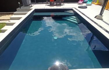 Charmante maison avec piscine chauffée, salle de cinéma et bar - Foto 1