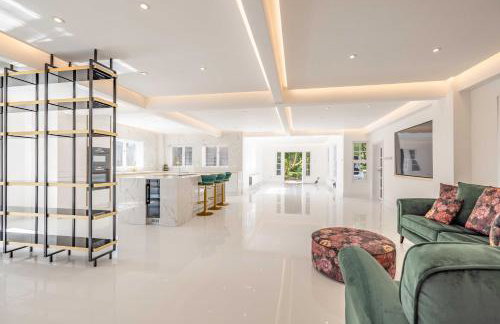 Luxury Grand Windsor Mansion Private 5 Acres & Helipad - Photo 7