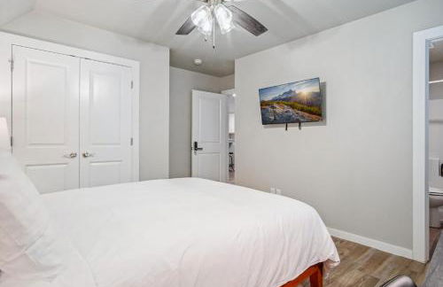 5BR Home Hot tub, fenced backyard #CO - Foto 28