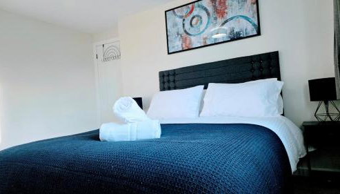 Modern 3 Bed House with Parking for Families and Contractors - Foto 2