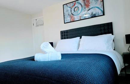 Modern 3 Bed House with Parking for Families and Contractors - Foto 2