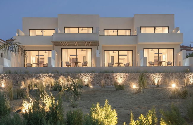 Seven Rocks Suites - Photo 1