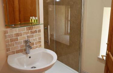 Rusko Stables - Foto 8