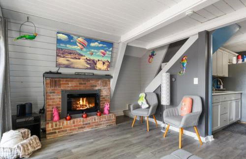 Pet Friendly A Frame w/ Private Dock & Great Lake Views - Foto 7