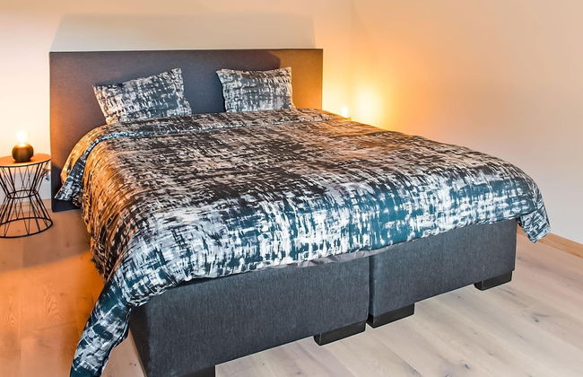 Majestic Villa With Pool and Sauna - Photo 5