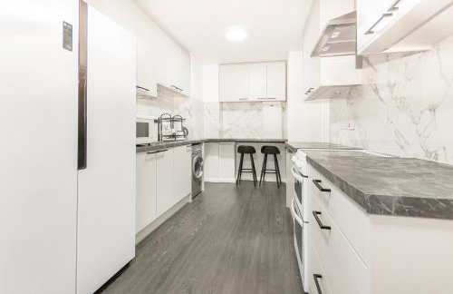 Central London 2-Bed Apartment with Balcony & London Eye & Big Ben Views - Photo 4