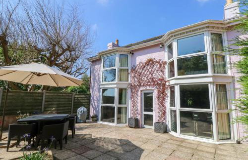 St Michaels House - Photo 2