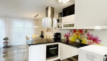 Luxury Wohnung mit Großem Bett und Schlafsofa Luxuriös Ausgestattet mit schöne Terrasse und Garten! - Foto 4