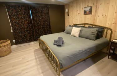 Freshly Renovated Family Home with Game Room, AC, King Bed, Luxury Bathroom - Foto 1