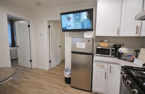 Cozy 2B1B Guest House with Private Entrance and Parking - Foto 28