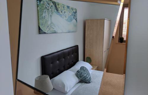 picturesque - 2 bedroom central flat - Photo 9