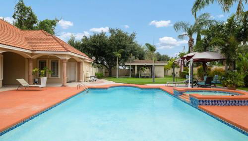 Valley Getaway! Pool House - Photo 5