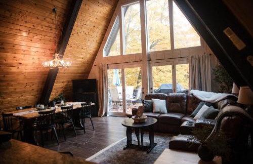 Cozy A-FrameKing BedSkiFire PitSchuss - Foto 24