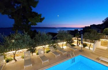 Luxury Beachfront Villa Carlisa - Photo 1