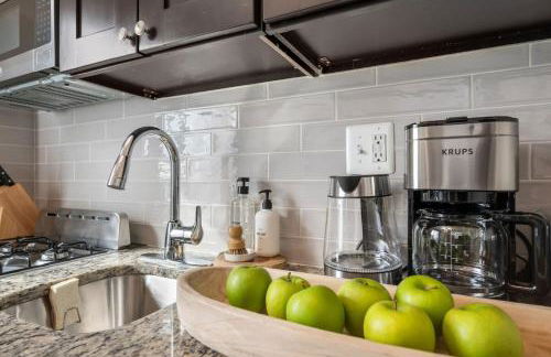 The Chelsea - Airy King 1BR with Queen Sleeper and Free parking - Foto 14