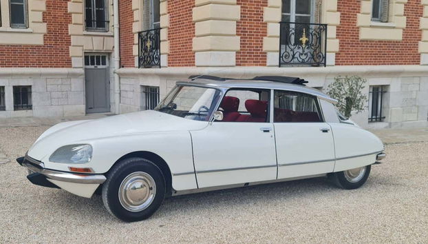 Alla scoperta di Parici a bordo di un'auto vintage