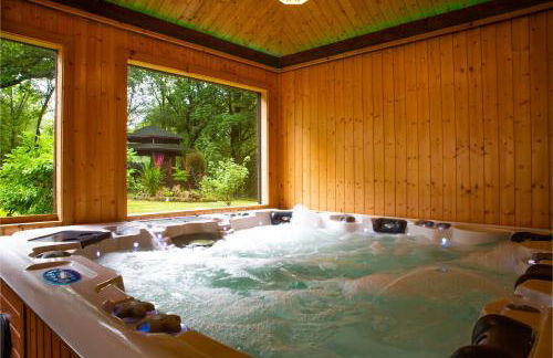Stunning 4-Bedroom Country House with Hot Tub & Sauna near Loch Lomond - Foto 2